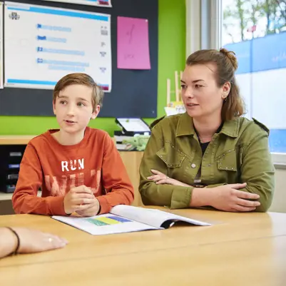 Leerkracht en leerling primair onderwijs Leerkracht en leerling primair onderwijs
