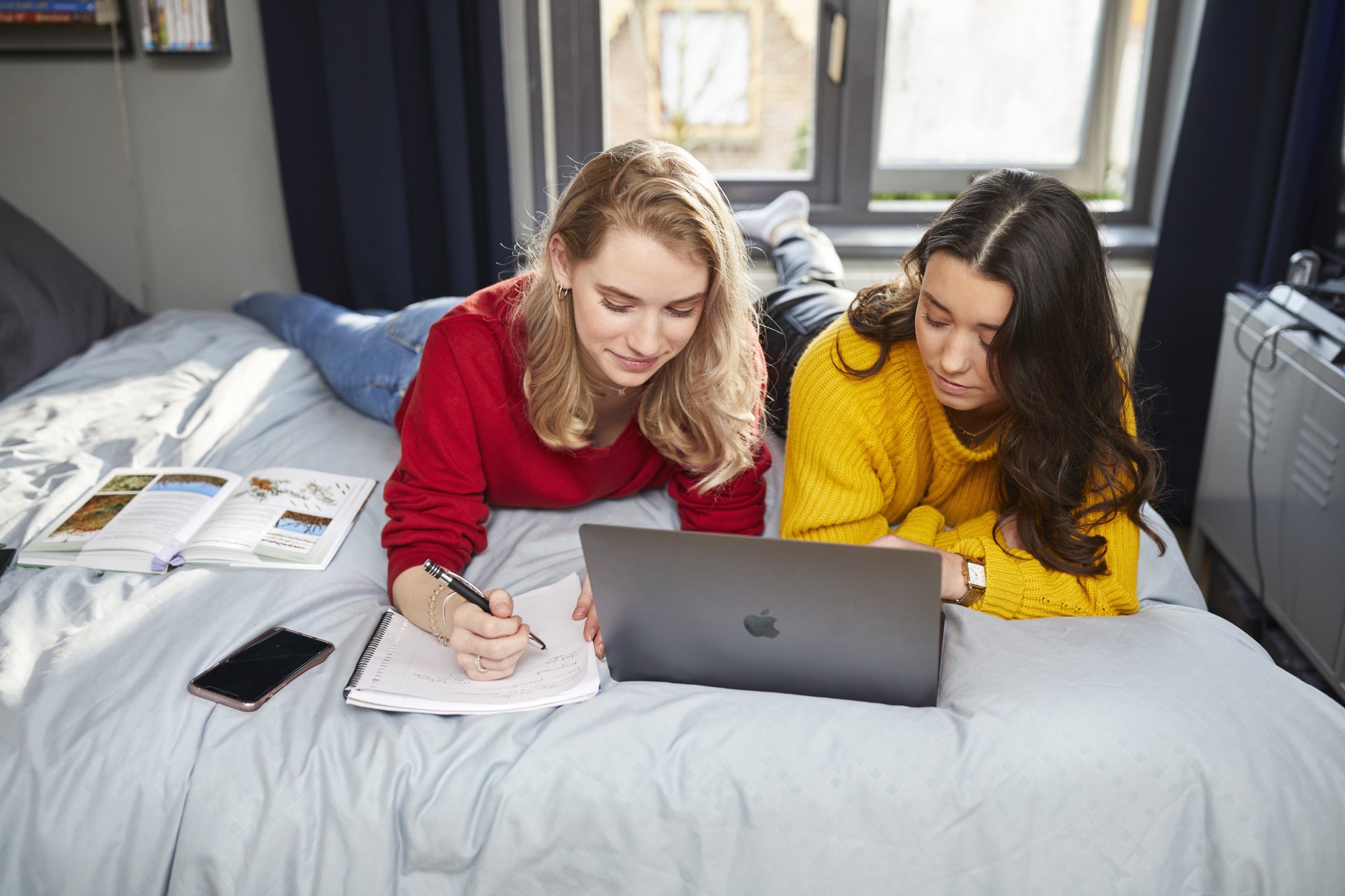 CitoLab - twee leerlingen maken huiswerk