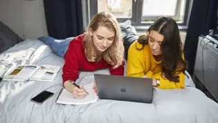 CitoLab - twee leerlingen maken huiswerk CitoLab - twee leerlingen maken huiswerk