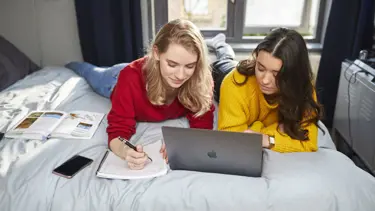 CitoLab - twee leerlingen maken huiswerk CitoLab - twee leerlingen maken huiswerk
