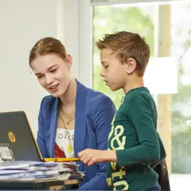 Leerkracht en leerling primair onderwijs Leerkracht en leerling primair onderwijs