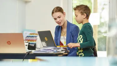 Leerkracht en leerling primair onderwijs Leerkracht en leerling primair onderwijs