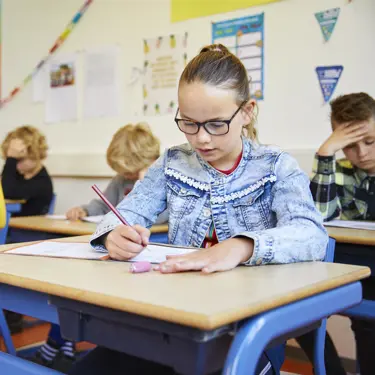 Leerlingen primair onderwijs in de klas Leerlingen primair onderwijs in de klas