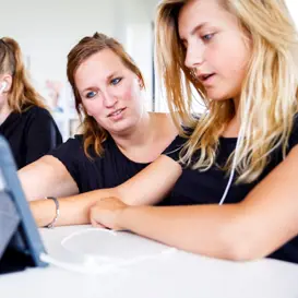 Leerlingen voortgezet onderwijs maken Kijk- en luistertoets Leerlingen voortgezet onderwijs maken Kijk- en luistertoets