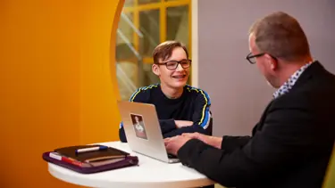 Cito volgsysteem VO - docent bespreekt resultaten met leerling Cito volgsysteem VO - docent bespreekt resultaten met leerling