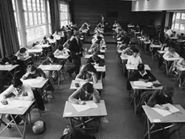 Landelijke eindexamens Landelijke eindexamens voor middelbare scholen, eindexamenkandidaten in de Berlage Scholengemeenschap 1