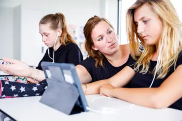 Leerlingen voortgezet onderwijs met docent Leerlingen voortgezet onderwijs met docent
