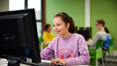 Cito volgsysteem VO - leerling maakt volgsysteem toets achter pc Cito volgsysteem VO - leerling maakt volgsysteem toets achter pc