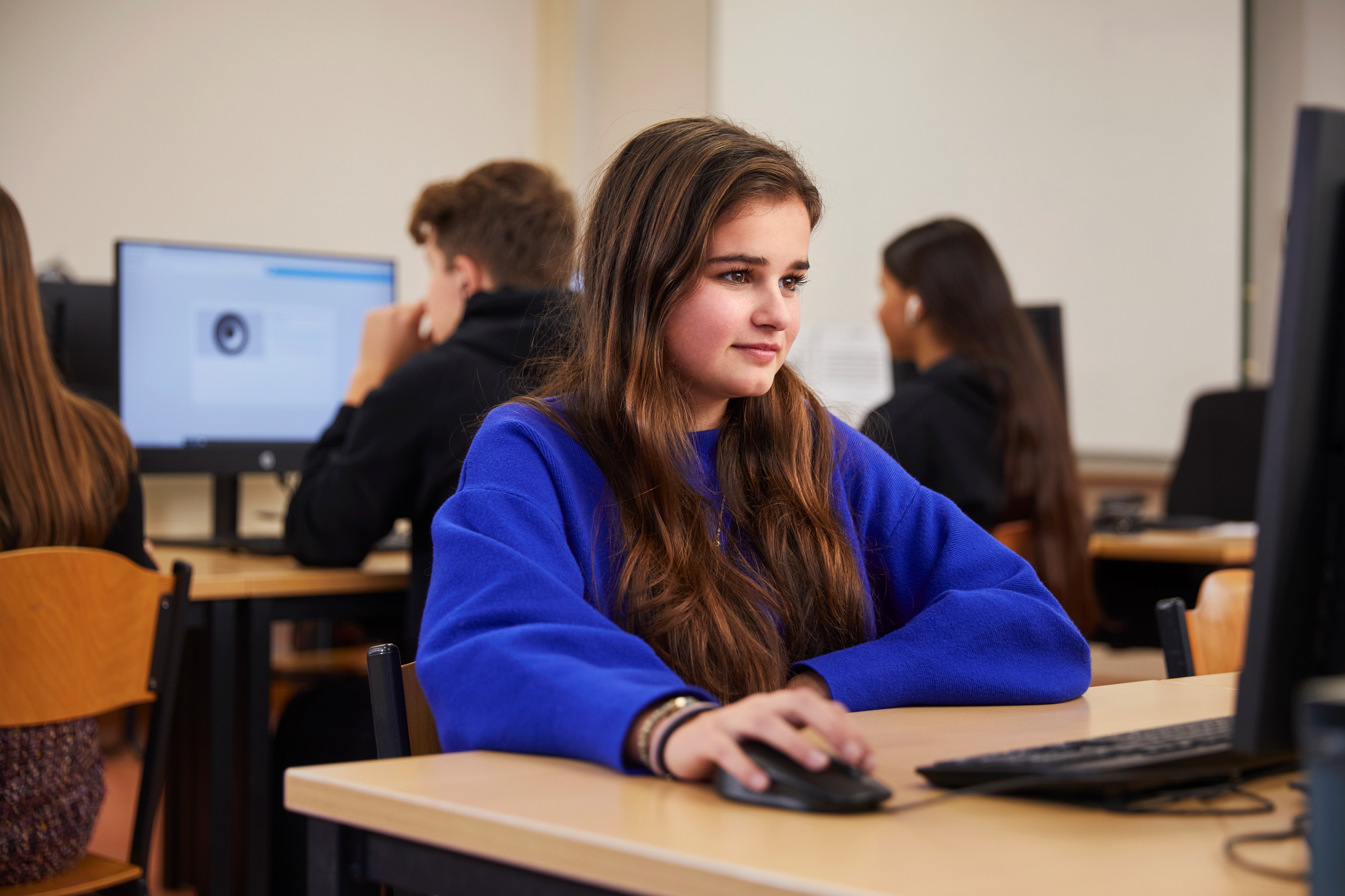 Leerling voortgezet onderwijs achter de computer