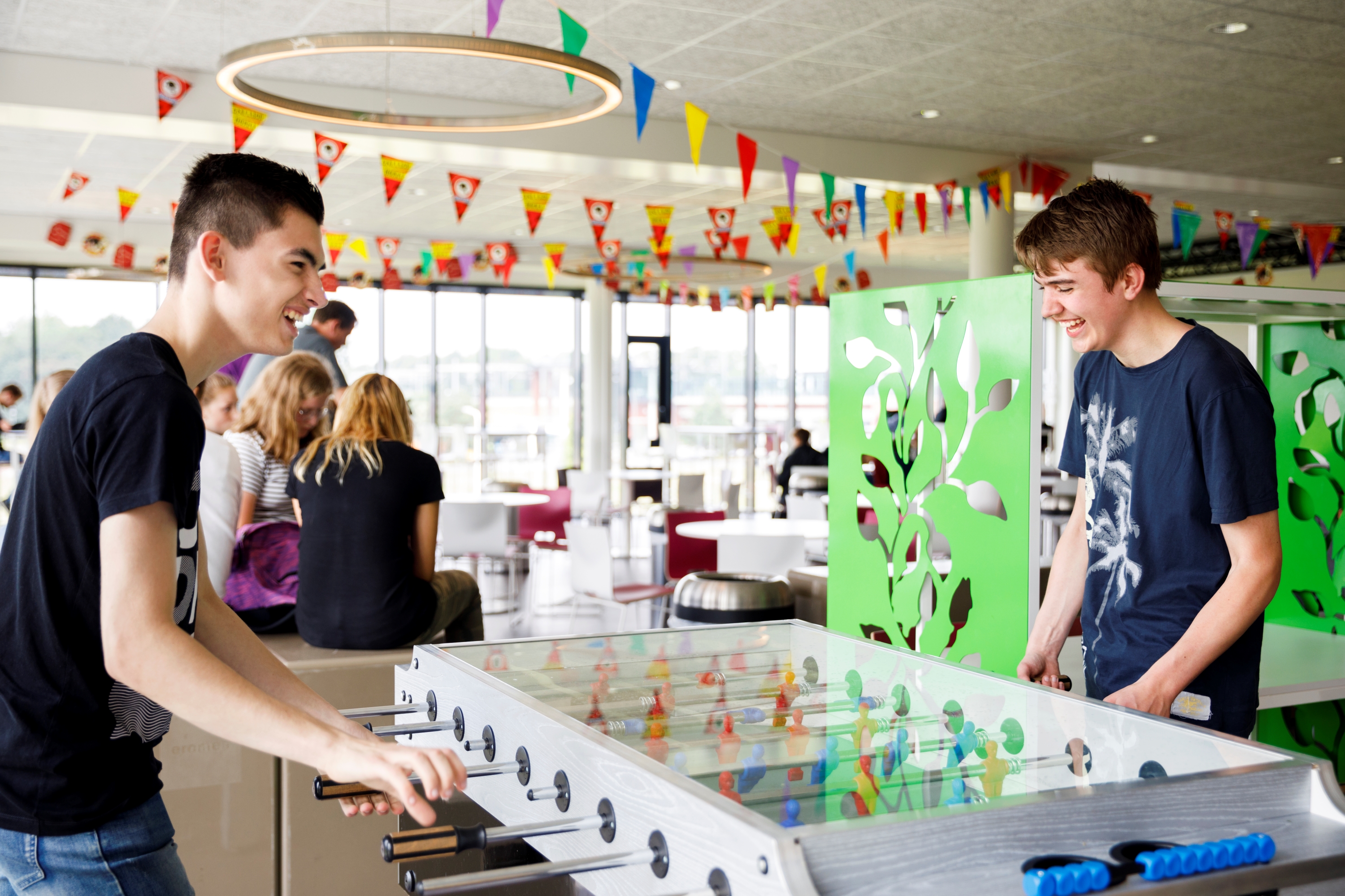 Leerlingen voortgezet onderwijs in de kantine