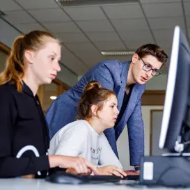 Leerlingen en docent voortgezet onderwijs Leerlingen en docent voortgezet onderwijs
