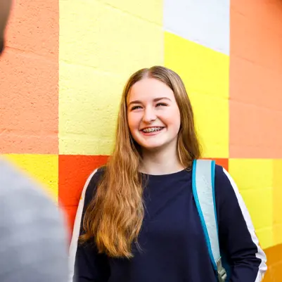 Cito volgsysteem VO - leerling in gesprek met docent en mede-leerling Cito volgsysteem VO - leerling in gesprek met docent en mede-leerling