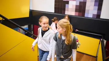 Twee leerlingen in de school Twee leerlingen in de school