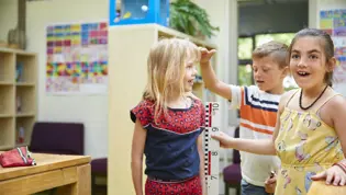 Leerlingen primair onderwijs in de klas Leerlingen primair onderwijs in de klas