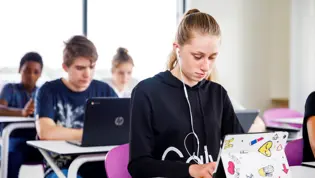 Leerlingen voortgezet onderwijs maken Kijk- en luistertoets Leerlingen voortgezet onderwijs maken Kijk- en luistertoets