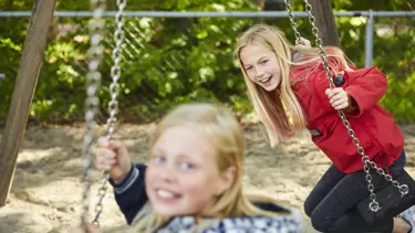 Leerlingen primair onderwijs op het schoolplein Leerlingen primair onderwijs op het schoolplein