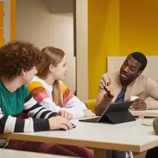 Docent en studenten middelbaar beroepsonderwijs Docent en studenten middelbaar beroepsonderwijs