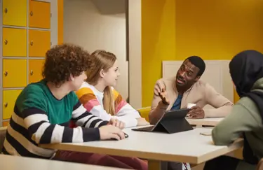 Docent en studenten middelbaar beroepsonderwijs Docent en studenten middelbaar beroepsonderwijs