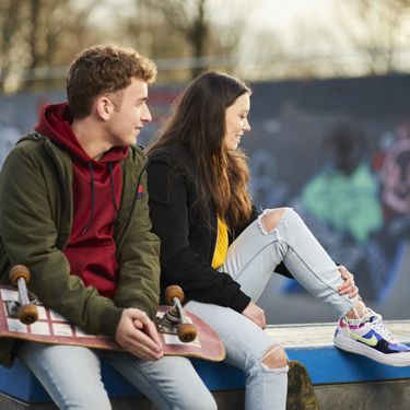 CitoLab - twee leerlingen met skateboard CitoLab - twee leerlingen met skateboard
