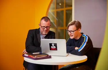 Cito volgsysteem VO - docent bespreekt resultaten met leerling Cito volgsysteem VO - docent bespreekt resultaten met leerling