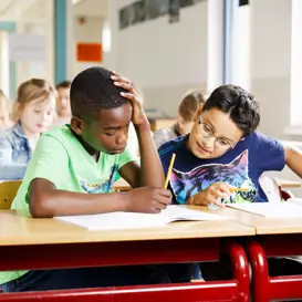 Leerlingen primair onderwijs in de klas Leerlingen primair onderwijs in de klas