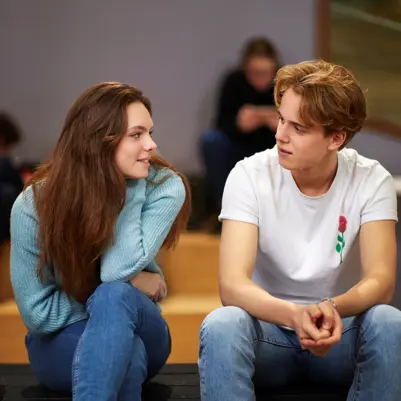 Cito volgsysteem VO - twee leerlingen tijdens de pauze Cito volgsysteem VO - twee leerlingen tijdens de pauze