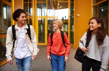 Cito volgsysteem VO - drie leerlingen in de pauze Cito volgsysteem VO - drie leerlingen in de pauze